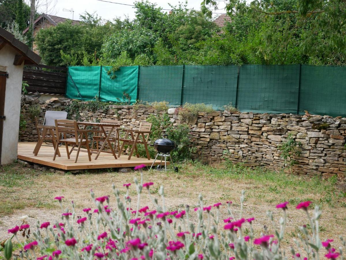 Gite Du Lavoir Leyrieu Exterior foto