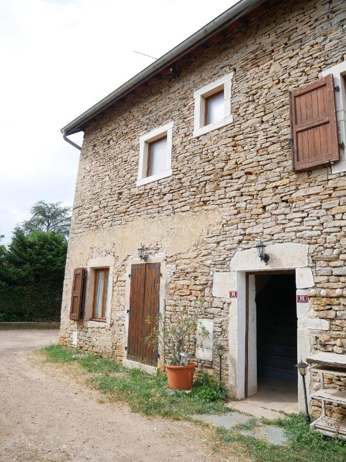 Gite Du Lavoir Leyrieu Exterior foto