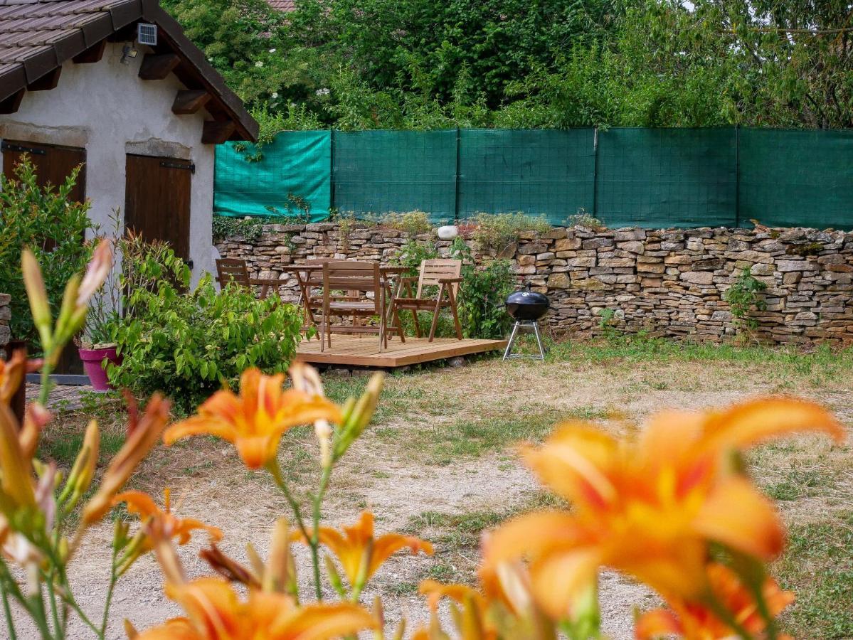 Gite Du Lavoir Leyrieu Exterior foto